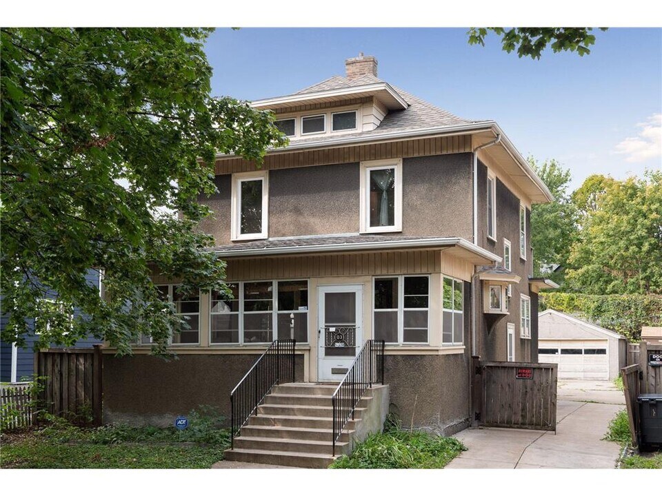 1031 15th Ave SE in Minneapolis, MN - Building Photo