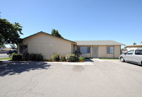 Stine Country in Bakersfield, CA - Foto de edificio - Building Photo