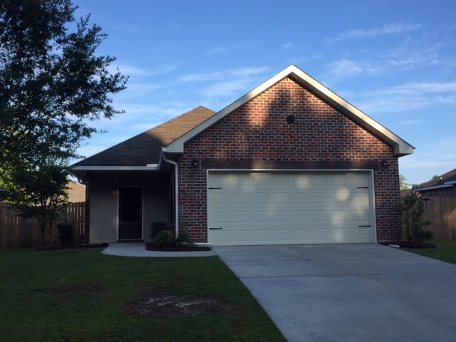 13727 Fox Hill Dr in Gulfport, MS - Building Photo