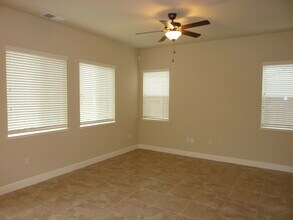 333 Wagon Wheel Dr in Folsom, CA - Building Photo - Building Photo