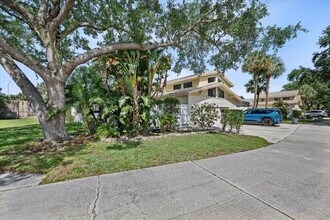 12556 Woodmill Dr in Palm Beach Gardens, FL - Building Photo - Building Photo