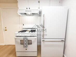 5461 Kester Ave, Unit 118 in Los Angeles, CA - Building Photo - Building Photo