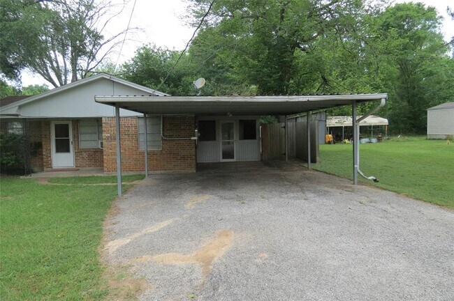 340 West Dr in New Waverly, TX - Building Photo - Building Photo
