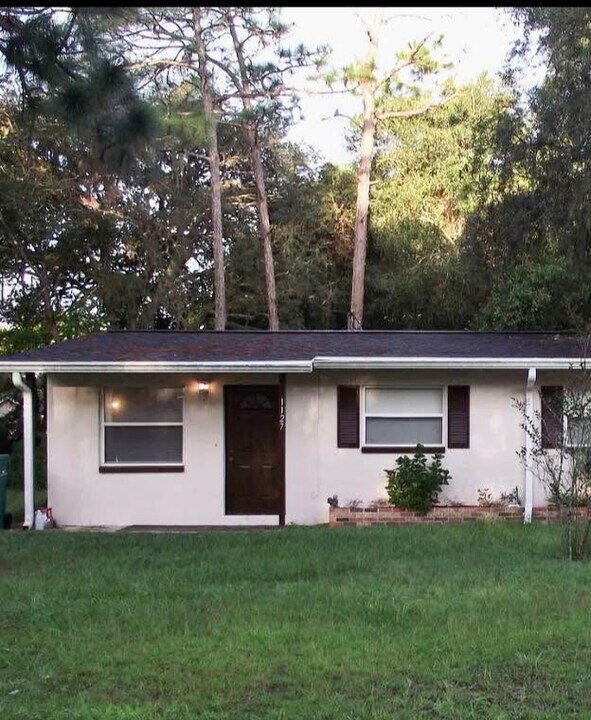 1127 Jones Ave, Unit 1127 in Inverness, FL - Foto de edificio