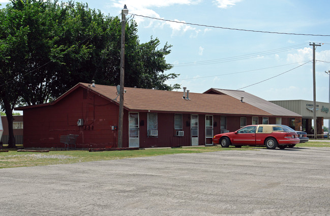 5400 S Mill St in Pryor, OK - Foto de edificio - Building Photo