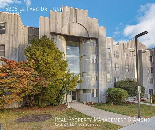property at 5205 Le Parc Dr