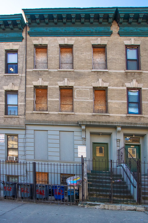 564 W 183rd St in New York, NY - Building Photo