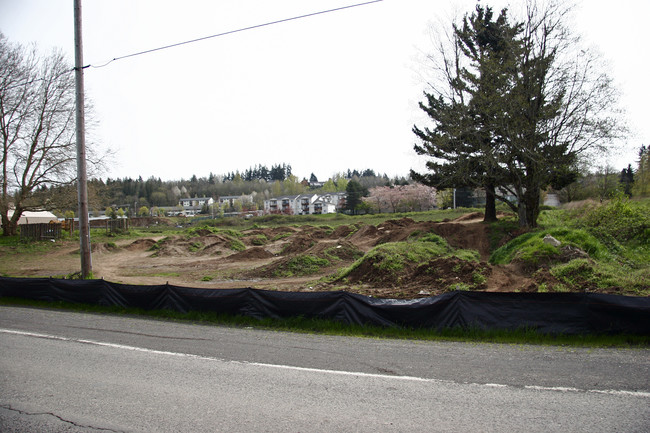 840 E Columbia Way in Troutdale, OR - Foto de edificio - Building Photo