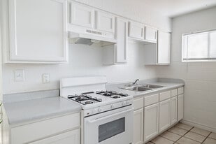 Hacienda Heights in El Paso, TX - Building Photo