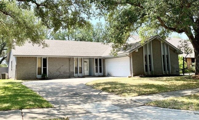 property at 2819 Colony Dr