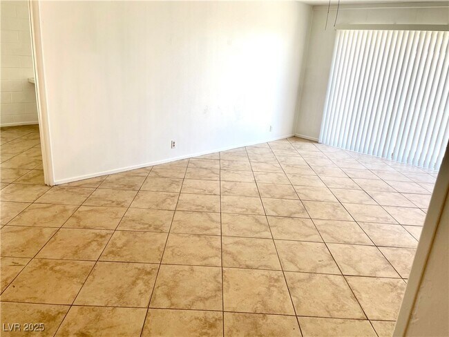 2198 Capistrano Ave in Las Vegas, NV - Building Photo - Building Photo