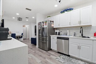 7551 Polk St in Hollywood, FL - Building Photo