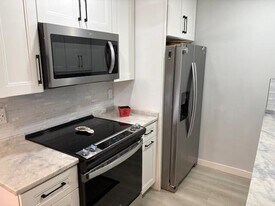 1015 Cornwall A in Boca Raton, FL - Building Photo