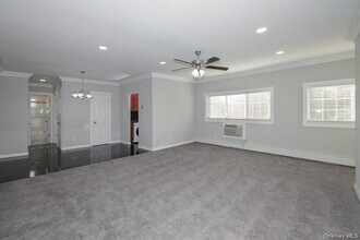 556 New Hwy in Hauppauge, NY - Foto de edificio - Building Photo