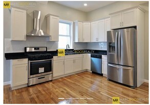 163 Ferry St in Malden, MA - Building Photo
