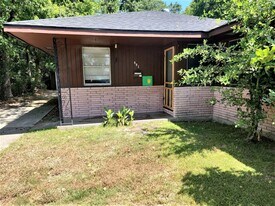 890-892 Harriot St in Beaumont, TX - Building Photo