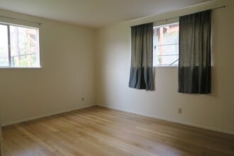 5130 Manila Ave in Oakland, CA - Foto de edificio - Building Photo