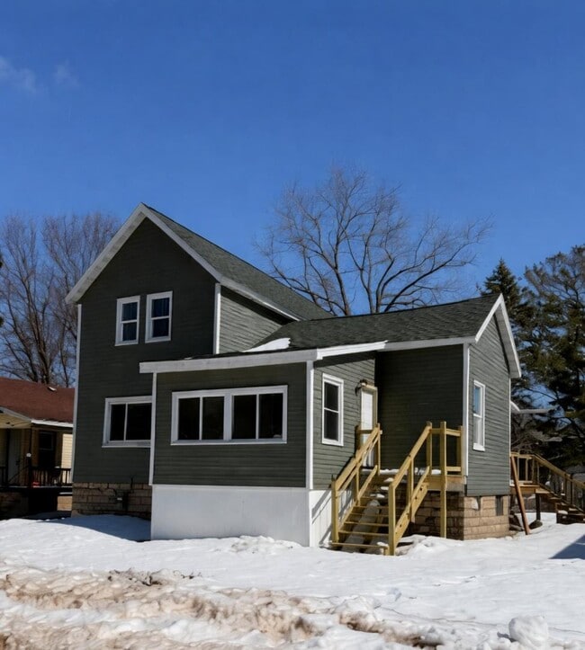 810 4th St in Menominee, MI - Building Photo - Building Photo