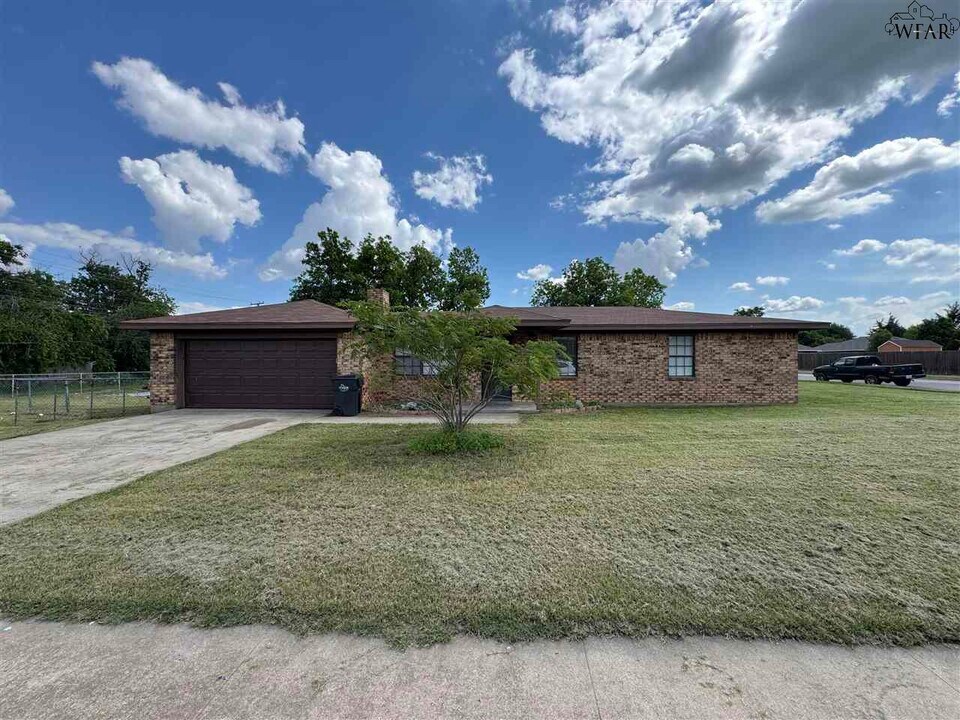 4205 Wrangler Dr in Wichita Falls, TX - Building Photo