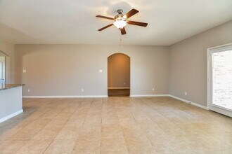 526 Roaring Springs Dr in Glenn Heights, TX - Building Photo - Building Photo
