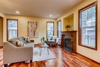 1042 215th Pl SE in Bothell, WA - Building Photo - Building Photo