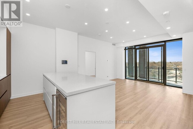 1-701 Hillsdale Ave W in Toronto, ON - Building Photo - Building Photo