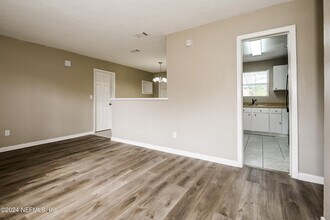 2536 Emily Ln in Jacksonville, FL - Building Photo - Building Photo