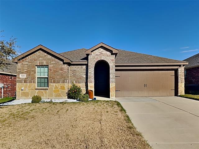 825 Alton Dr in Aubrey, TX - Building Photo