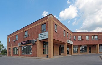 Royal Court Plaza & Apartments in St Catharines, ON - Building Photo - Building Photo