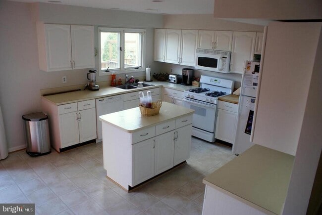 43607 Blacksmith Square in Ashburn, VA - Building Photo - Building Photo