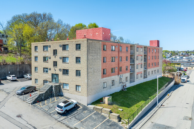 44 Byron St in Worcester, MA - Building Photo - Primary Photo
