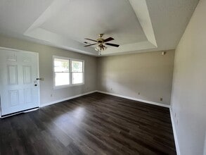 5650 Lost Creek Dr in Sumter, SC - Building Photo - Building Photo