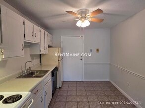 10 Tall Pines Dr, Unit 15 in Lewiston, ME - Foto de edificio - Building Photo