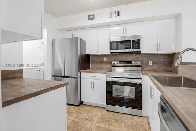 2123 Renaissance Blvd in Miramar, FL - Building Photo - Building Photo