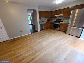 7420 Houndsbury Ct in Alexandria, VA - Building Photo - Building Photo