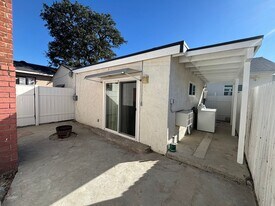 8060 Kyle St in Los Angeles, CA - Building Photo