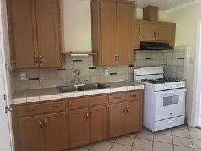 717 Lorrain St in Angleton, TX - Building Photo - Building Photo