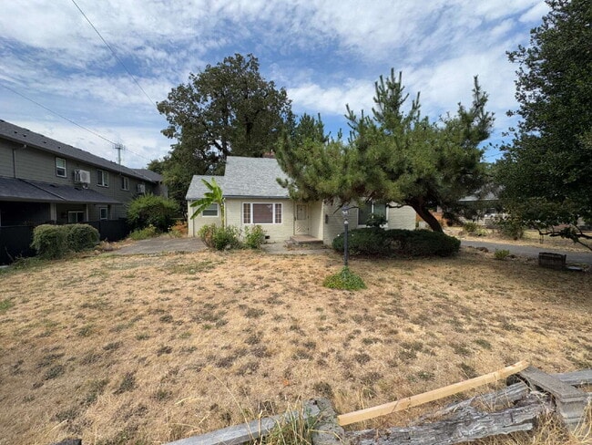 property at 14497 SE River Rd