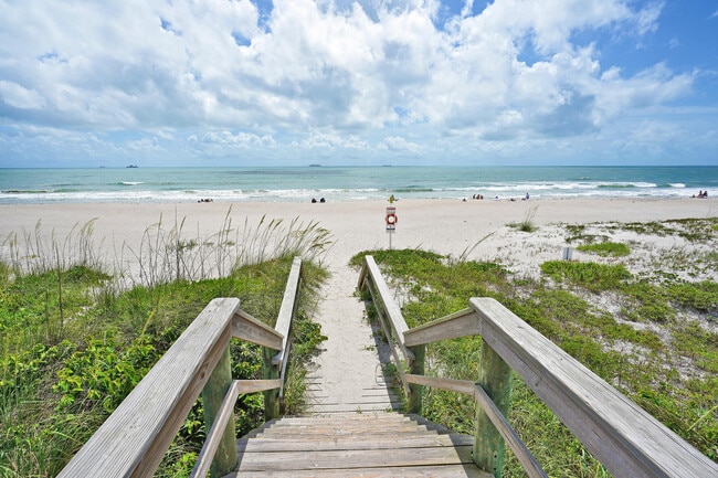 4600 Ocean Beach Blvd in Cocoa Beach, FL - Building Photo - Building Photo