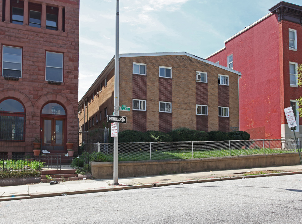 Eutaw Estates in Baltimore, MD - Foto de edificio