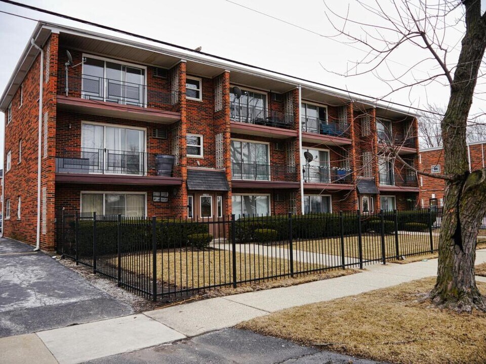 11945 S Hamlin Ave in Alsip, IL - Building Photo