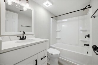 513 Peak Ct in Virginia Beach, VA - Foto de edificio - Building Photo