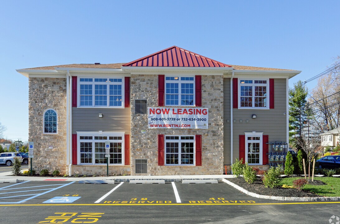 Two Oaks in Woodbridge, NJ - Foto de edificio