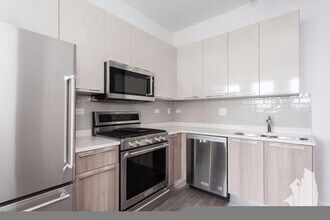 931 W Dakin St, Unit 932-205 in Chicago, IL - Building Photo - Building Photo
