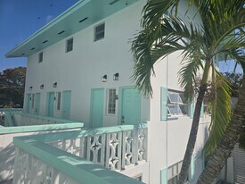421 NE 68th St, Unit 8 in Miami, FL - Building Photo
