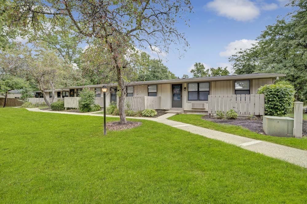 Woodbine Apartments in Cuyahoga Falls, OH - Foto de edificio