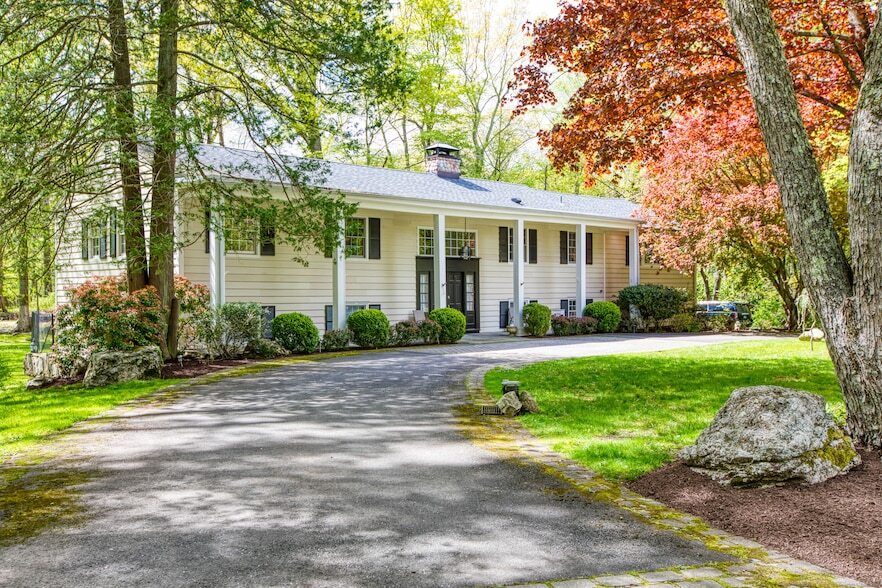 119 Dundee Rd, Unit 2 in Stamford, CT - Building Photo