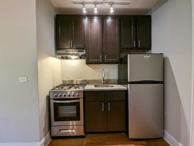 4743 N Hermitage Ave, Unit 4737-207 in Chicago, IL - Building Photo - Building Photo