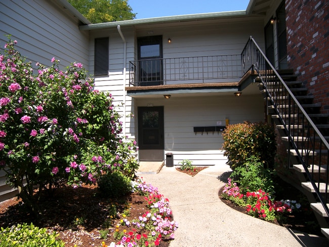 Portrose in Portland, OR - Building Photo - Building Photo