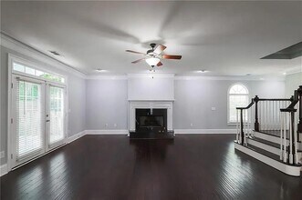 996 Pitts Rd in Atlanta, GA - Building Photo - Building Photo